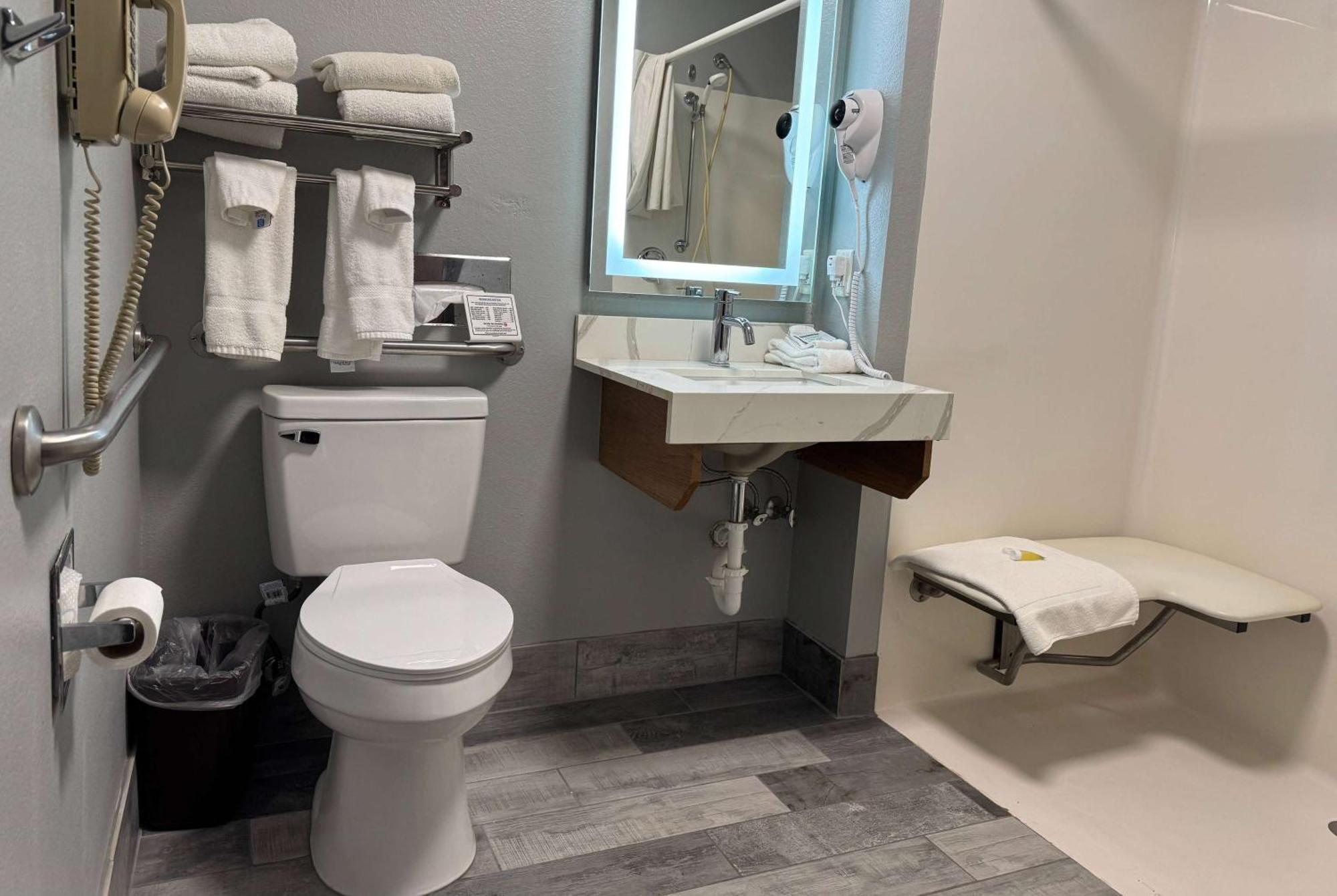 Hotel Americinn By Wyndham Wisconsin 2*